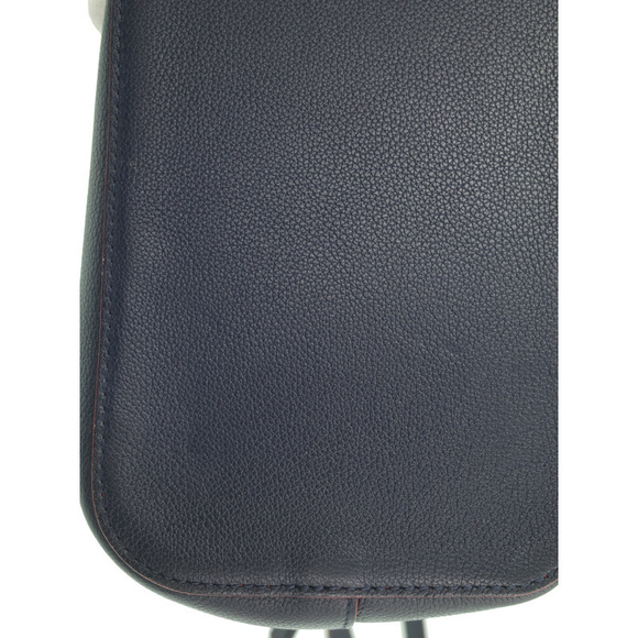 Louis Vuitton Lock Me Bucket Shoulder Bag - Picture 8 of 9